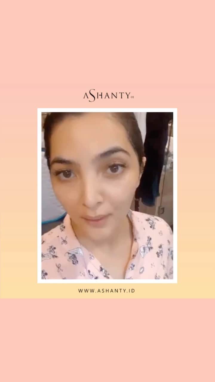 ASHANTY BEAUTY CREAM OFFICIALのインスタグラム：「Anti Aging Cream Series by Ashanty bekerja secara maksimal untuk merawat dan menutrisi kulit wajah. Membuat wajah lebih cerah berseri, lembut, lembab, kencang dan kenyal ✨  ______________________________ Informasi dan pemesanan Ashanty Beauty Cream Chat Via WA : 📱 081293823950 📱 085781140354 📱 087778489900 📱 081287388885 ⚡️ Fast Respons Click Link On Bio Instagram @ashantyid ❣️ ______________________________ #ashantybeautycream #creamashanty #skincareashanty #skincare #skincareartis #skincarelokal #creamwajah #creamperawatanwajah #obatjerawat #jerawat #kosmetik #krimwajah #creamwajah #whiteningcream #ashantyid #ashanty」