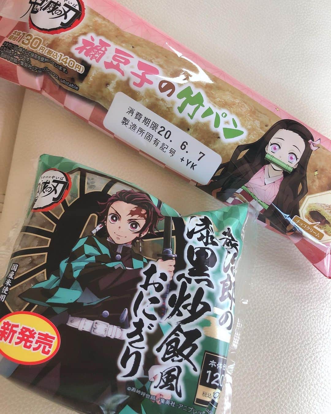 中野みやびのインスタグラム：「ろーそんこらぼ！！ #鬼滅の刃 #kimetsunoyaiba #鬼滅の刃ローソンコラボ #ローソン #コンビニ #コラボ #パン #竈門禰豆子 #竈門炭治郎 #おにぎり #日輪刀 #竹 #chocolate #bakery #抹茶 #民謡ガールズ #みやび」