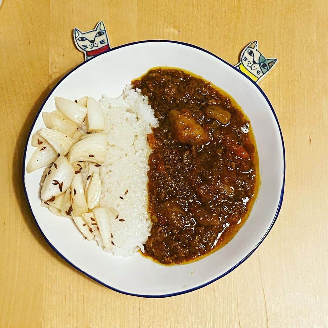 ただすけのインスタグラム：「最終的なカレーに変化。 最後に投入しましたが、トマト🍅神です。 #カレー記念日の次の日 #明日のもある」