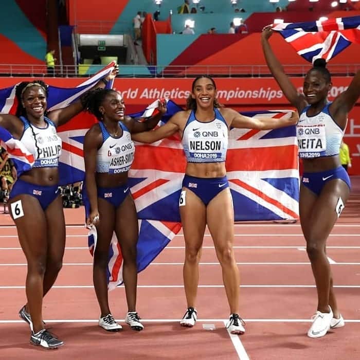アシャ・フィリップのインスタグラム：「THIS IS BLACK EXCELLENCE 🖤 . . #BlackLivesMatter every single day. Not just on the track or the sports field, or your favourite movie. And certainly not just in June 2020. We matter in communities, in jobs, in societies all around the world. Everyday we continue to fight for a seat at the table. But even bigger than that, everyday black people in the world 🌍 fight just to live and BREATHE. . . So what action are we going to do to make change... in our behaviours, our communities, our businesses, our workforces, our boardrooms, our lives. I hope and pray this week is waking people up to the reality around them. 🖤」