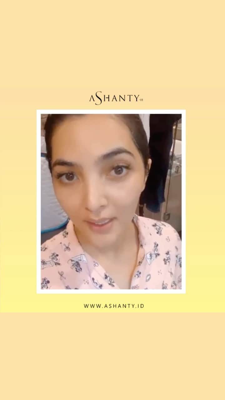 ASHANTY BEAUTY CREAM OFFICIALのインスタグラム：「Anti Aging Cream Series by Ashanty bekerja secara maksimal untuk merawat dan menutrisi kulit wajah. Membuat wajah lebih cerah berseri, lembut, lembab, kencang dan kenyal ✨  ______________________________ Informasi dan pemesanan Ashanty Beauty Cream Chat Via WA : 📱 081293823950 📱 085781140354 📱 087778489900 📱 081287388885 ⚡️ Fast Respons Click Link On Bio Instagram @ashantyid ❣️ ______________________________ #ashantybeautycream #creamashanty #skincareashanty #skincare #skincareartis #skincarelokal #creamwajah #creamperawatanwajah #obatjerawat #jerawat #kosmetik #krimwajah #creamwajah #whiteningcream #ashantyid #ashanty」