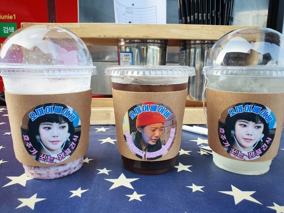 リジ さんのインスタグラム写真 - (リジ Instagram)「우리 박상재들! 나를 위해 응원해준다구 커피차 보내주고 행복하게 해줘서 고마워용🙏🏻🙏🏻🙏🏻 덕분에 든든했다오❤️❤️❤️👏🏻👏🏻👏🏻 그리고 오늘도 10시 50분 tvN 오마이베이비 본방사수 아시죠?!😍」6月3日 21時58分 - luvlyzzy