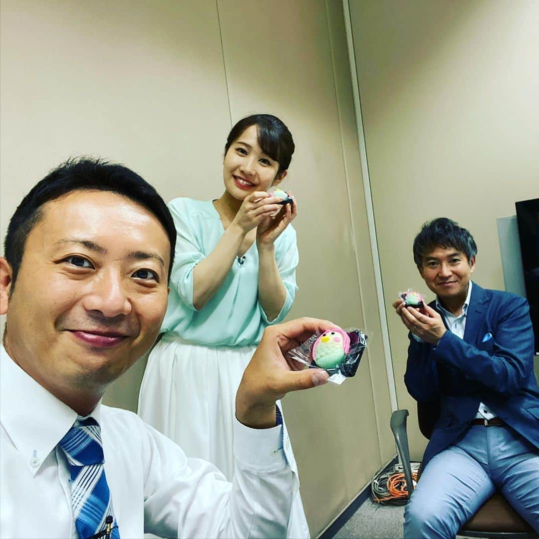 倉橋友和さんのインスタグラム写真 - (倉橋友和Instagram)「最近人気の妖怪#アマビエ をモチーフにした#和菓子 を番組でご紹介しました。#豊田市 #つたや製菓舗 さんのアイデアです。疫病退散の願いを込めて…みんなで美味しくいただきました😅 #メーテレアップ #アップは午後3時40分から #アップの特集は午後6時15分から #アナウンサー #鈴木しおり #星恭博 #石神愛子 #上坂嵩 #島津咲苗 #倉橋友和 #気象予報士 #山田修作 #冨永幸」6月3日 22時02分 - nbn_kurahashi