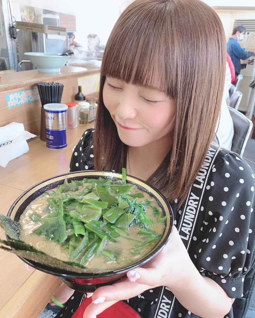 葉月沙耶さんのインスタグラム写真 - (葉月沙耶Instagram)「高校3年間はラーメン屋でバイトしてました🍜♡好物  なんか今日ラーメン食べたくなってる……笑 我慢、我慢、我慢  #ラーメン屋 #ラーメン大好き #ラーメンインスタグラマー #ラーメン好きな人と繋がりたい #バイト #豚骨ラーメン #豚骨醤油ラーメン #茎わかめ #茎わかめラーメン #横浜家系ラーメン #横浜家系 #太麺 #うますぎ」6月3日 22時05分 - sayapon_310