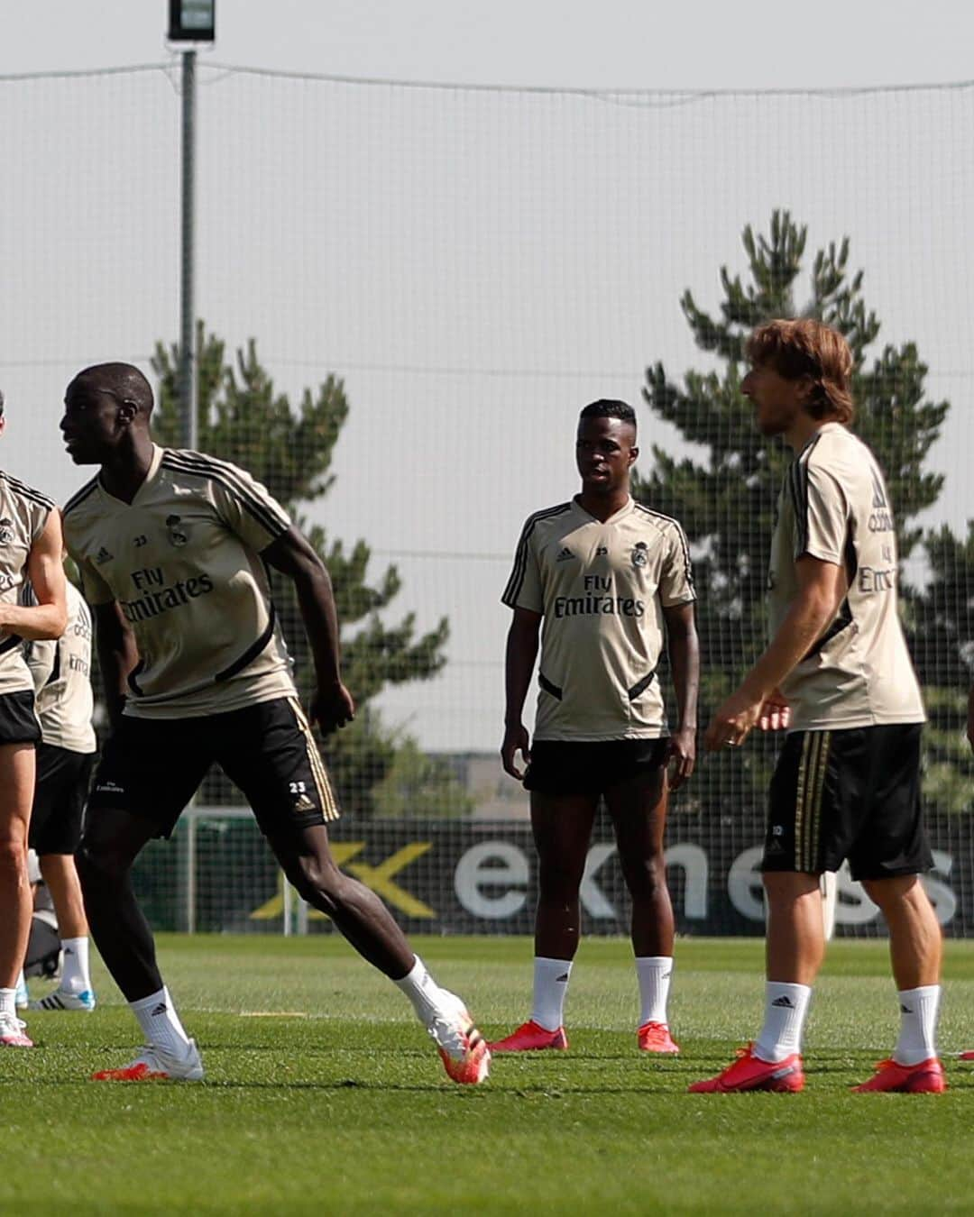 レアル・マドリードさんのインスタグラム写真 - (レアル・マドリードInstagram)「😀 Work hard, play hard! #RMCity | #HalaMadrid」6月3日 22時13分 - realmadrid