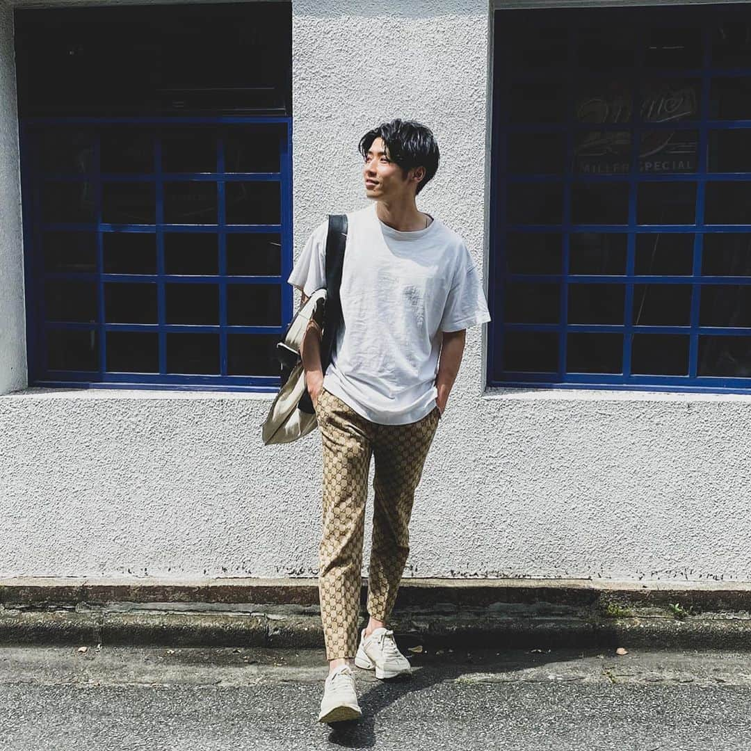 黄皓さんのインスタグラム写真 - (黄皓Instagram)「今日は地味目なoutfit👶  Tshirt:#acnestudios  Trousers:#gucci  Shoes:#gucci  Bag:#jilsander @gucci @acnestudios @jilsander」6月3日 22時24分 - haohaohaokun