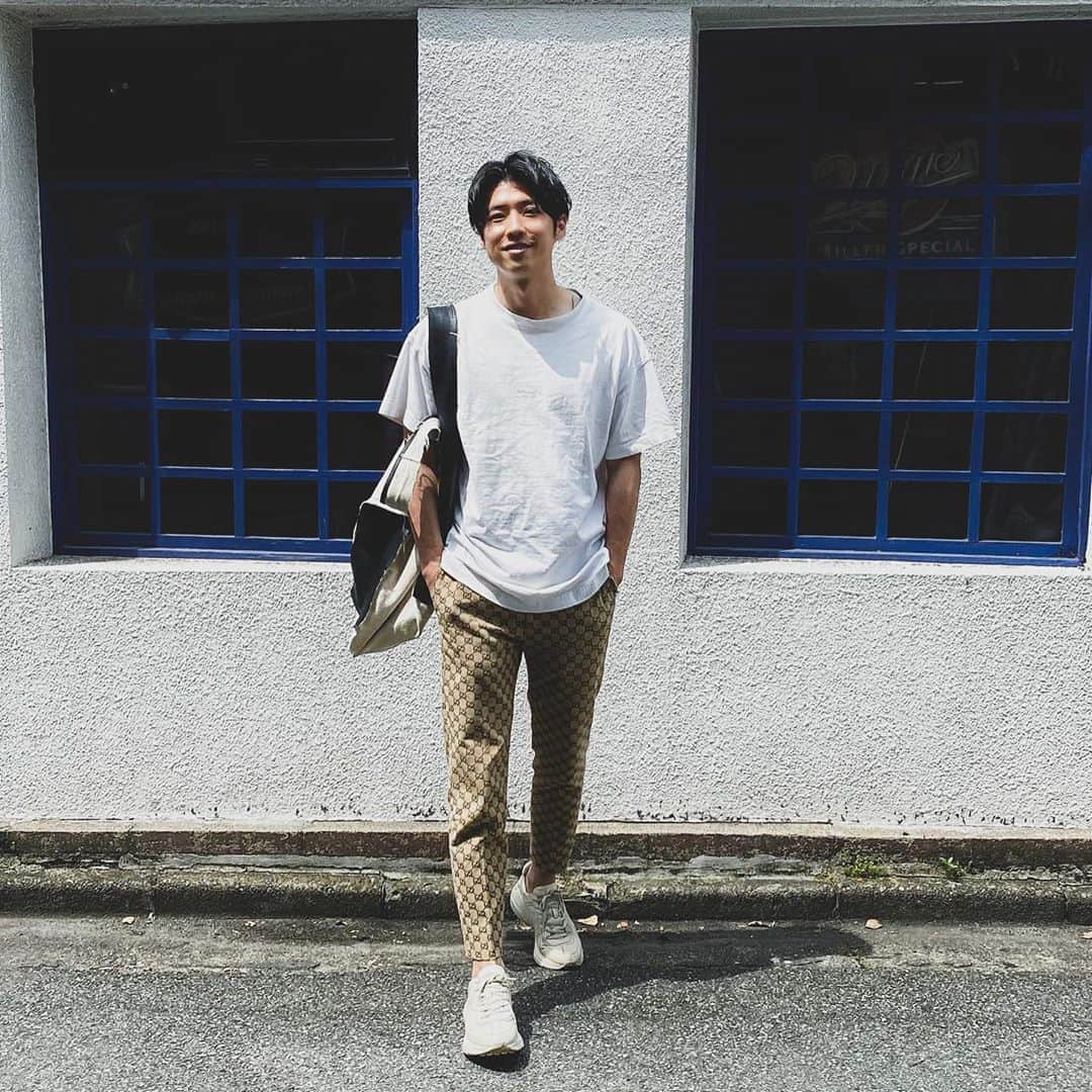 黄皓さんのインスタグラム写真 - (黄皓Instagram)「今日は地味目なoutfit👶  Tshirt:#acnestudios  Trousers:#gucci  Shoes:#gucci  Bag:#jilsander @gucci @acnestudios @jilsander」6月3日 22時24分 - haohaohaokun