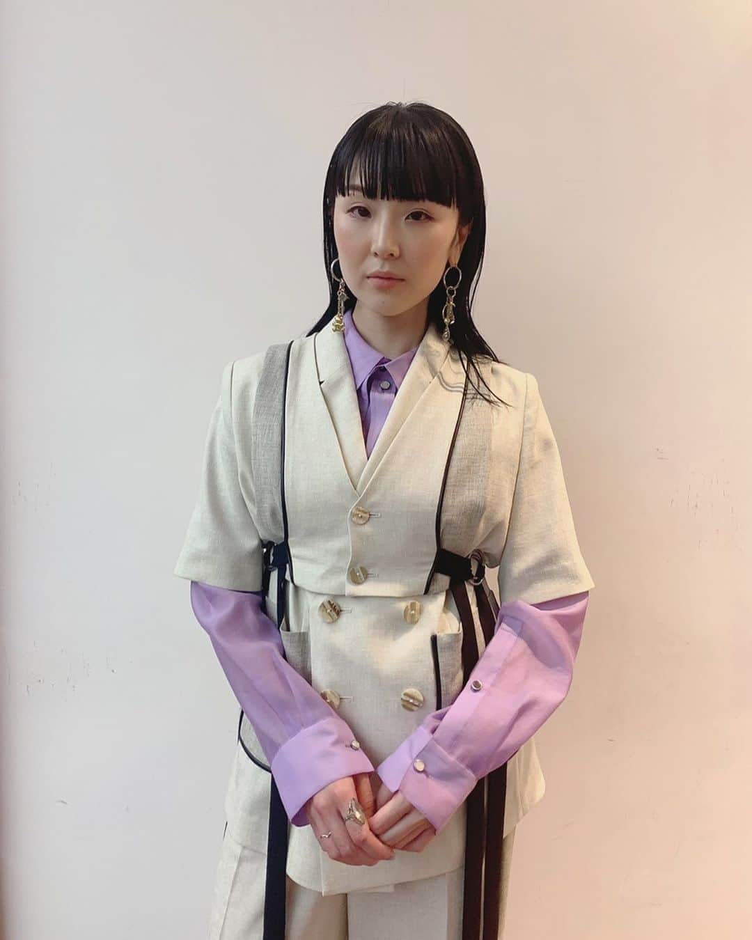 Young Juvenile Youthのインスタグラム：「「今夜くらべてみました 6月10日 トリオ THE 偏食女2020」に出るよー📺  #こんなクールな顔してたのにこの後笑いすぎて目がなくなりました #興味がある方のみ観てください😂  #日テレ #今夜くらべてみました #自粛してたら髪が伸びてた  お洋服は全て @murralofficial  アクセサリーは　@gvgv_official あ、指輪は私物💍」