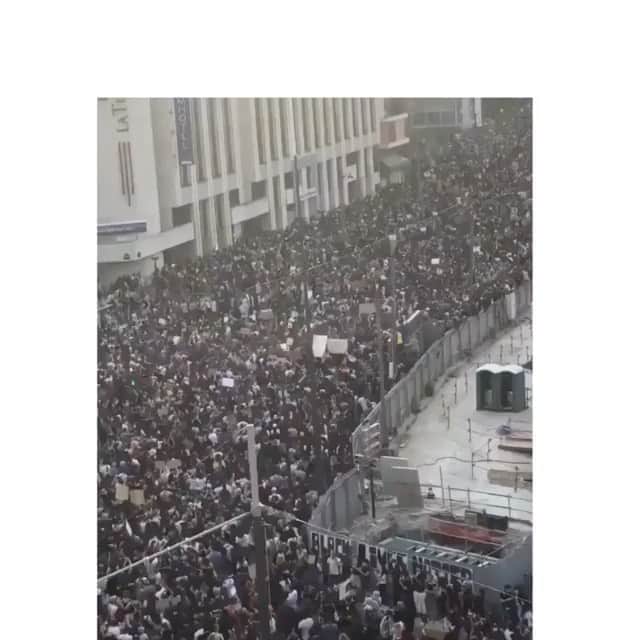 ネネ・リークスのインスタグラム：「I saw this and got chills this morning! WOW! The unity is so powerful and beautiful. people coming together all over the country with one voice, one accord!  I hope we apply this togetherness in our industries and communities not just for one day but for the rest of our days! We can NO LONGER exist in a world like the one existed before!  Together we are POWERFUL! I’M PROUD OF YOU👏🏾 #blacklivesmatter #powertothepeople #jobwelldone #beautiful」