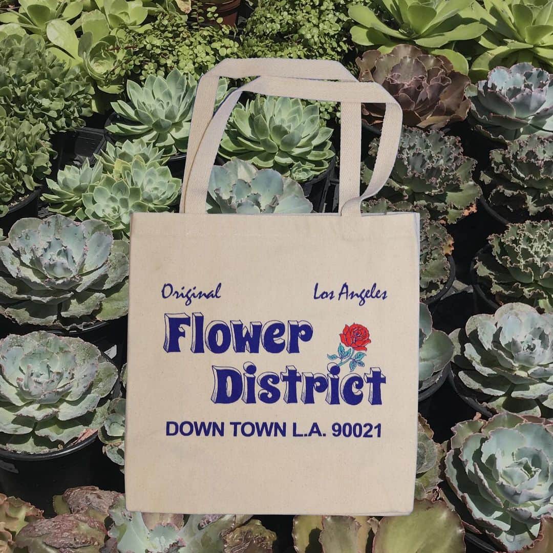 アルトゥルのインスタグラム：「Vintage Down Town L.A. Flower District graphic on natural color canvas tote bag. Available now. (Link in profile) . . #dtla #dtlaflowerdistrict #totebag #tote #totebags #totes #ALTRU #AltruApparel」