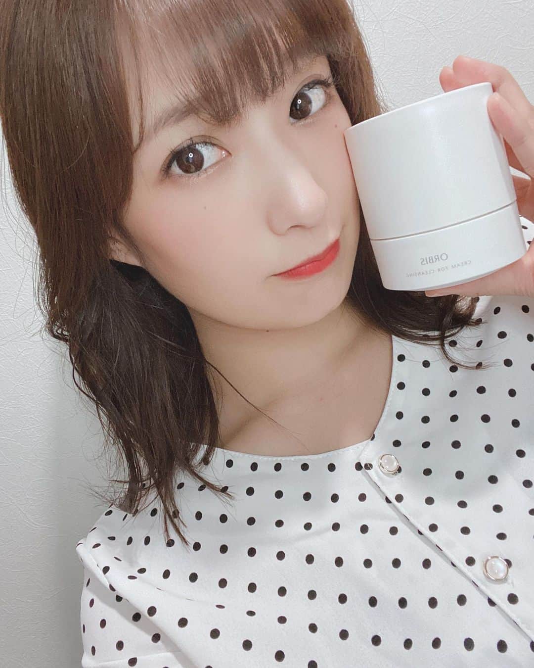 ミクのインスタグラム：「﻿ あーちゃんから 誕生日プレゼントでもらった﻿ 　#ORBIS  のクレンジングクリームが﻿ サラッとしっかり取れて潤う🥺✨﻿ ﻿ありがとう💛 ﻿ 　#orbis #cleansing #cream #beauty #cosmetics」