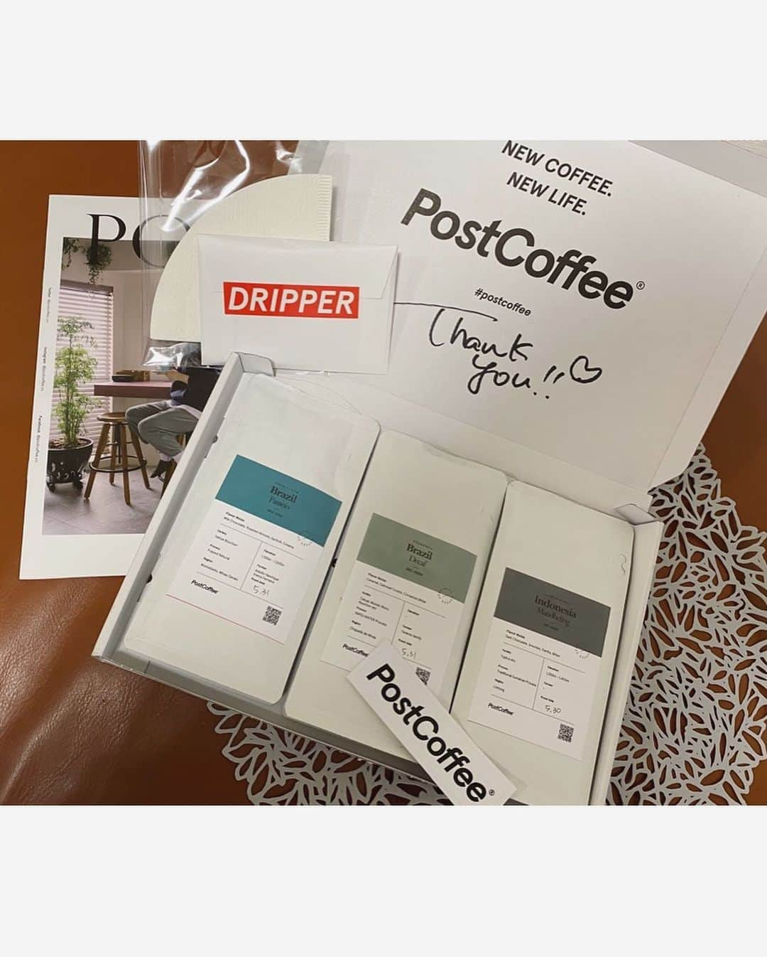 小林未来さんのインスタグラム写真 - (小林未来Instagram)「PostCoffee始めたよ！ 15万通りの組み合わせから、私専用にカスタマイズされたコーヒーボックスがポストに届くの！！箱を開けた瞬間からいい香り〜 ドリッパーとフィルターも付いてくるので、お湯とカップを用意するだけで、手軽に本格的なコーヒーを楽しめるの☕️ 事前のコーヒー診断（10個の簡単な質問に答えるだけ）で私に合った煎り方や淹れ方を導き出してくれてるから、コーヒーに詳しくなくても自然に相性の良いものが届くっていう。 自分が深煎り派だったとは意外でした^^; さっそくBrazil decafを淹れてみたら、すごく好みで嬉しくなったよ。 3種類あると毎朝選ぶのも楽しみだよね♡  #postcoffee #ポストコーヒー #ポストコ #おうち時間 #おうちコーヒー #コーヒー好きと繋がりたい #コーヒーのある暮らし #pr #coffeelover #nocoffeenolife #instacoffee」6月3日 22時49分 - mirai.kobayashi