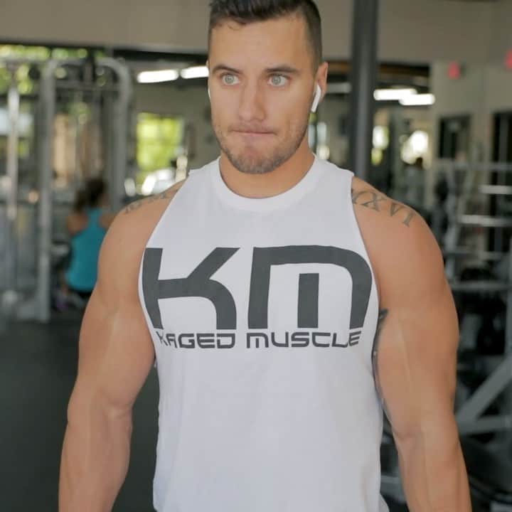 ジェイコブ・ダルトンのインスタグラム：「Our gym is finally back open 💪🏼 Stoked to get some good workouts in again #workoutwednesday 🎥 @bigvicmedia」