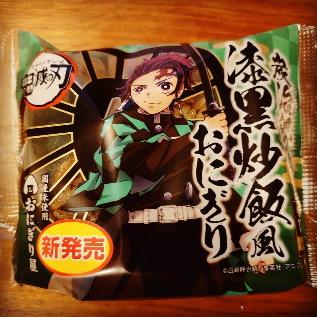 中村昌也のインスタグラム：「コンビニで売ってた。。。 買っちゃった。。。。。 毎週買ってる、ジャンプの楽しみやったなぁ〜。。 昌也の呼吸。。。。。 #鬼滅の刃 #コンビニ#夜ごはん #夜ご飯 #晩ごはん #おうちごはん  #instafood #homecooking #japanfood #japanesefood  #dinner #food #foodpic #foodlover #instagood #instalike #instaphoto」