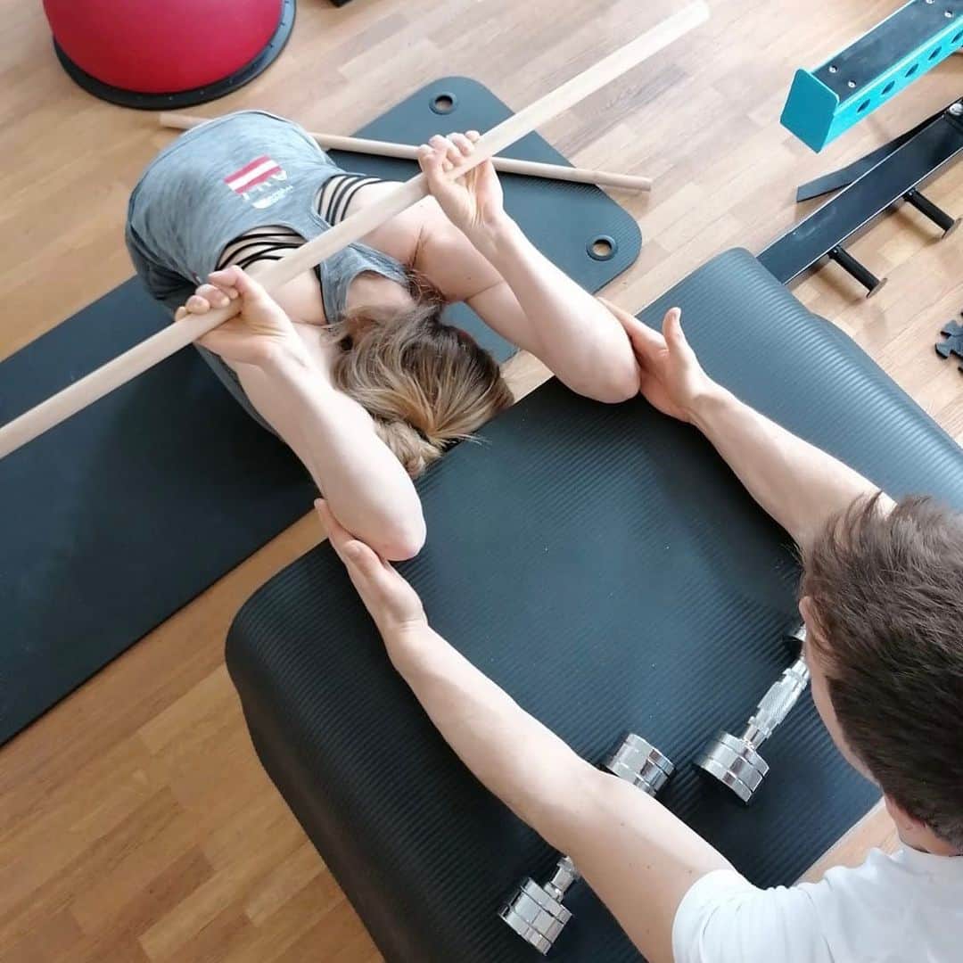 ジェシカ・ピルツさんのインスタグラム写真 - (ジェシカ・ピルツInstagram)「A rest day well spent with physiotherapy and shoulder mobility training 🙌 Pictures by @geomey7 @physio_bergauf  #shouldermobility #restday #physiotherapy」6月3日 23時43分 - jessy_pilz