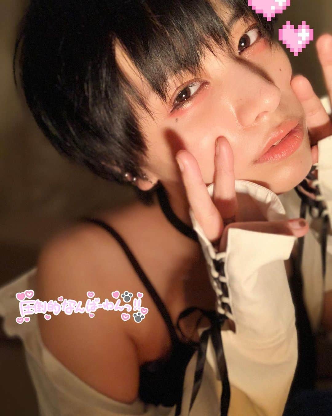 春川芽生のインスタグラム：「また間違えて買った暖色ライトを使うの巻。  #地雷メイク やってみたくて #地雷系男子 へいそいそと。🦄❤︎ 執着心を香らせると解釈したけど、どうだろか☁️笑」