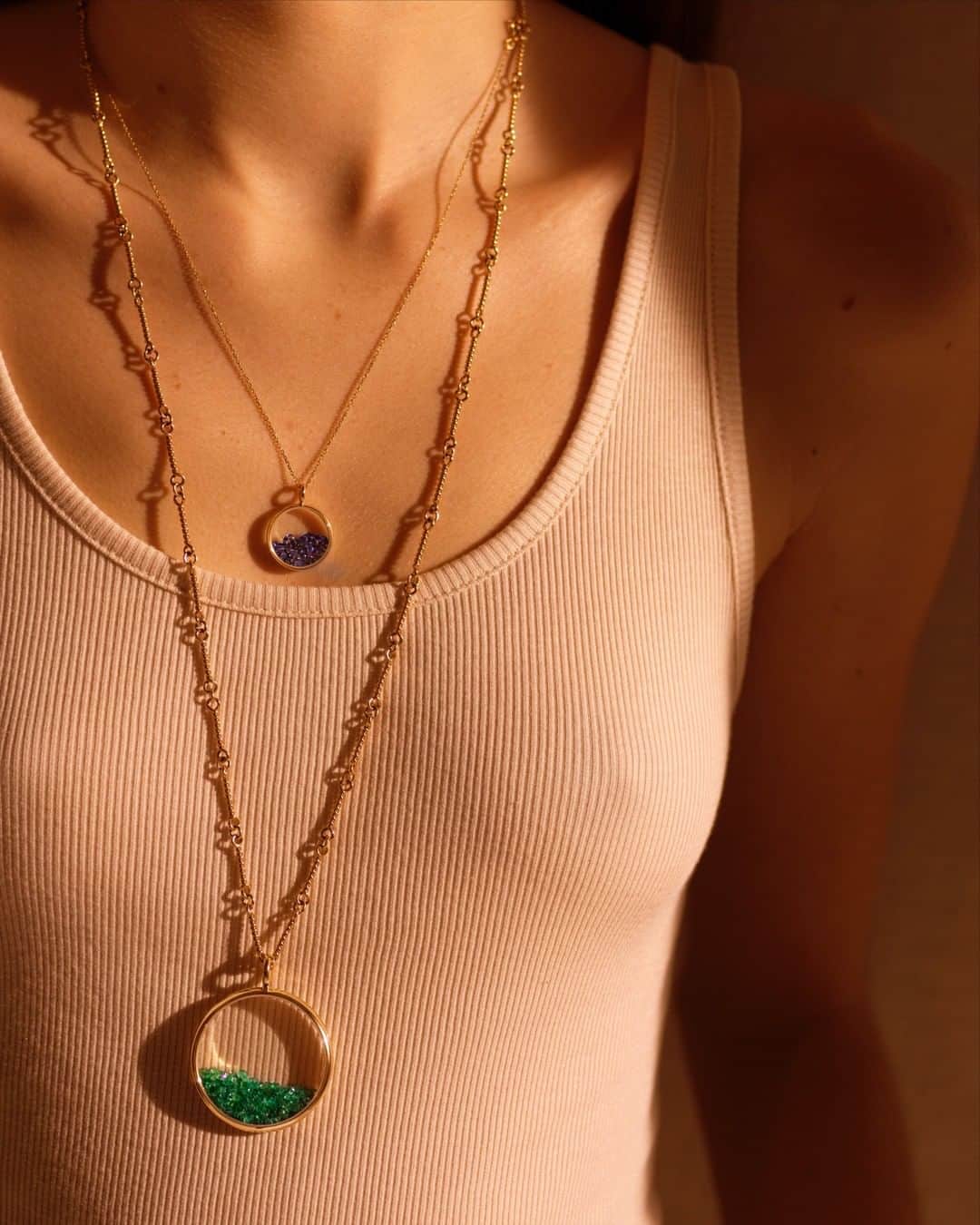 オーレリービダマンのインスタグラム：「"Just the two of us" #chivor #finejewelry #billwitherinspiration #aureliebidermann」