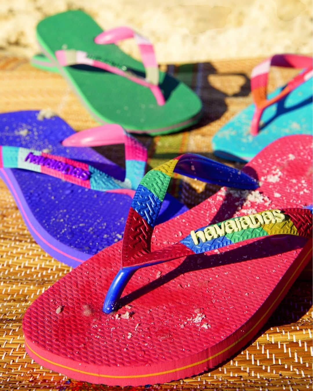 Havaianas Europeさんのインスタグラム写真 - (Havaianas EuropeInstagram)「Introducing the Top Verano. Soon on your feet this #summer . What's your pick? ⠀⠀⠀⠀⠀⠀⠀⠀⠀ Turquoise 💙 ⠀⠀⠀⠀⠀⠀⠀⠀⠀ Purple 💜⠀⠀⠀⠀⠀⠀⠀⠀⠀ Green leaf 💚⠀⠀⠀⠀⠀⠀⠀⠀⠀ Coral New 🌈」6月4日 0時01分 - havaianaseurope