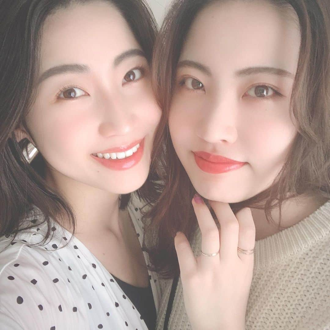 芦田美歩さんのインスタグラム写真 - (芦田美歩Instagram)「.﻿ .﻿ .﻿ ﻿ この前、妹と夜通し語り尽くして﻿ 気付いたら外が明るくなってた☺︎﻿ ﻿ 妹の成長を感じて、姉感動！﻿ ﻿ と振り返りながら、最近よく飲む烏龍茶を飲みながら、トッケビを見出しました🌱﻿ ﻿ あ！烏龍茶はカフェインが含まれてるから夜に飲むと寝られなくなるかも…寝たくない時にはいいかも…トッケビを夜通し見るにはちょうどいい！﻿ ﻿ .﻿ .﻿ .﻿ #今日の一枚 #姉妹 #夜通し語りました #気付いたら朝 #最近ハマってるもの #烏龍茶 #ダイエット効果 #美容効果 #カフェイン #トッケビみはじめた #韓ドラオール」6月4日 0時12分 - a.mifu_cial