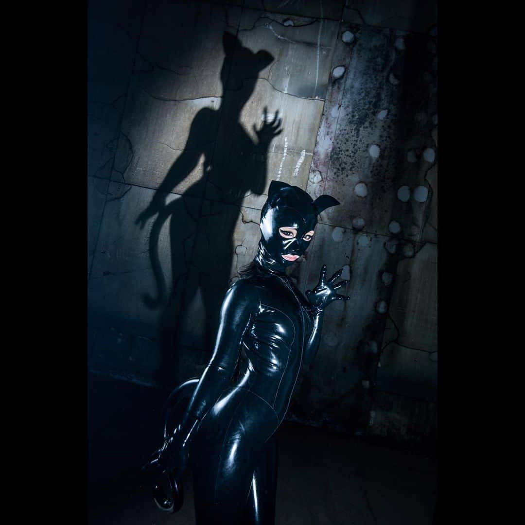 北見えりさんのインスタグラム写真 - (北見えりInstagram)「Cat girl camera @k.kiuchi_q  ratex @kurage_latex_art . . . #GKITAERI #rubber #eri_kitami #rubbersuit #latexoutfit #latexmask #kuragelatex #catsuit #japanesegirl #cute #instagood」6月4日 0時17分 - eri_kitami