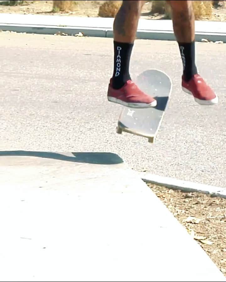 マニー・サンティアゴのインスタグラム：「Front shuv from “JUNE 1st” Video NOW PLAYING OVER 👉🏽 MY IGTV Nothing like learning a trick while filming, Love you guys!」
