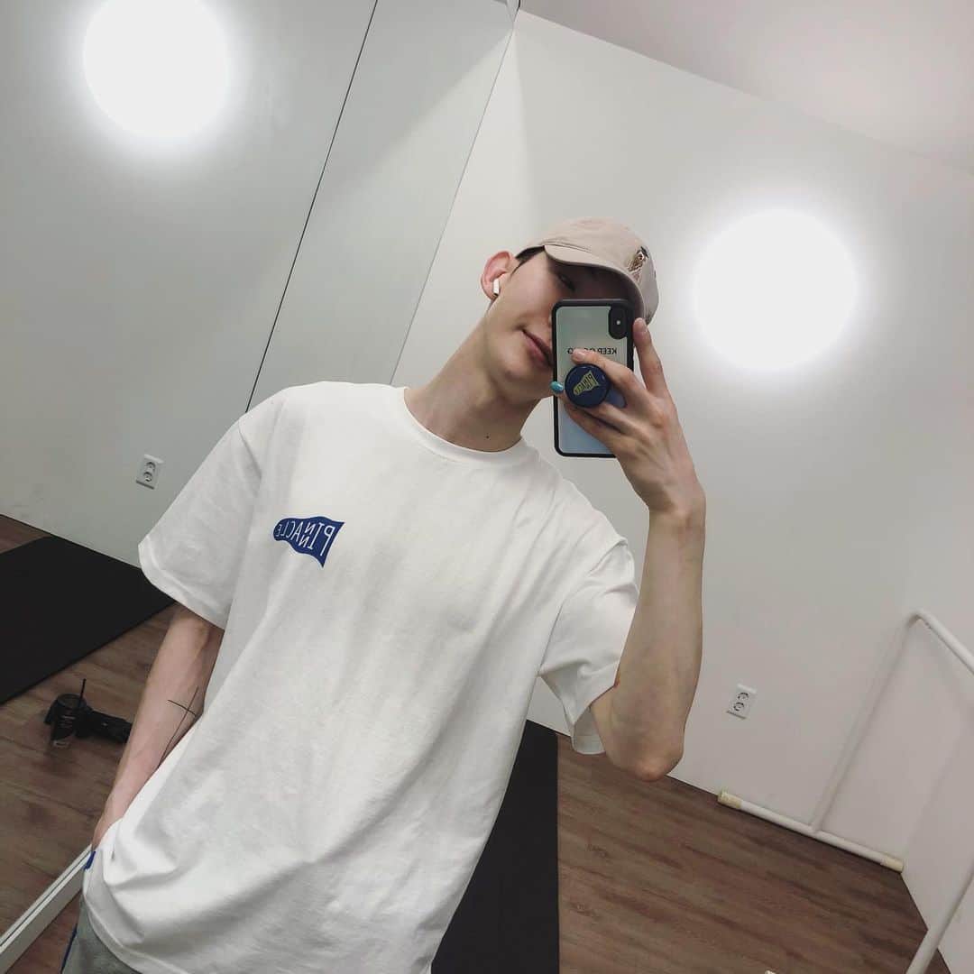 チョ・グォン さんのインスタグラム写真 - (チョ・グォン Instagram)「운동할시간이읎다」6月4日 0時27分 - kwon_jo