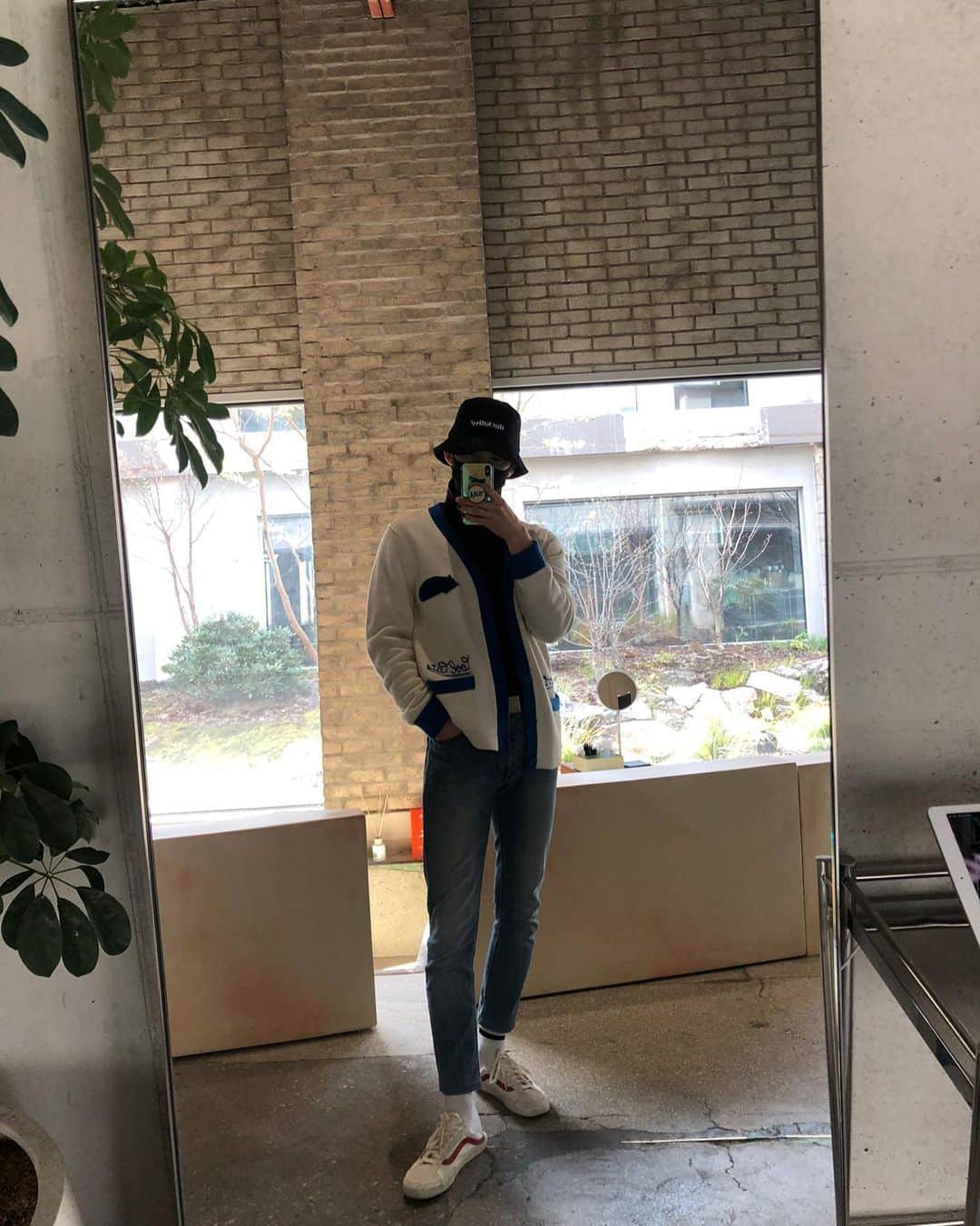 チョ・グォン さんのインスタグラム写真 - (チョ・グォン Instagram)「180cm는 거짓말이지뭐」6月4日 0時44分 - kwon_jo