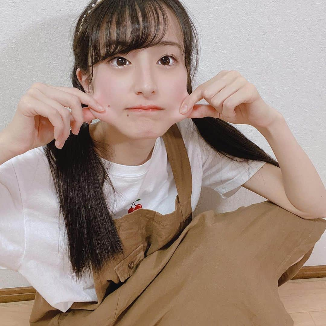 川原美咲さんのインスタグラム写真 - (川原美咲Instagram)「#rawphoto  #akb48  #akb ・ ・ 🌱 ・ ・　 https://shopping.akb48-group.com/selection/list-member/1/2436 ・ 前に撮った生写真も、自分で言うけど予想より盛れてるからぜひゲットしてください🥺😳❤笑 ・ 💐 ・ ・ #生写真 #生写真トレ #生写真デコ #生写真アルバム #生写真コンプ #生写真ゲット #生写真です #みっさーの輪 #低身長コーデ #低身長ファッション #低身長女子 #古着女子 #小柄女子」6月4日 0時45分 - misaki_888_sagasaikou