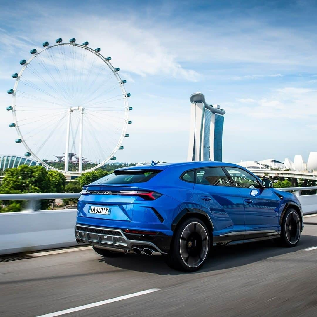 ランボルギーニさんのインスタグラム写真 - (ランボルギーニInstagram)「Beauty on wheels and perfection on the roads; some things have it all.  Unmistakably a Lamborghini, the Urus is a Super SUV that shines on all occasions and brings with it the luxury of a Super Sports Car. Which emoji would you use to describe this stunner?  #Lamborghini #Urus #SinceWeMadeItPossible」6月4日 1時00分 - lamborghini