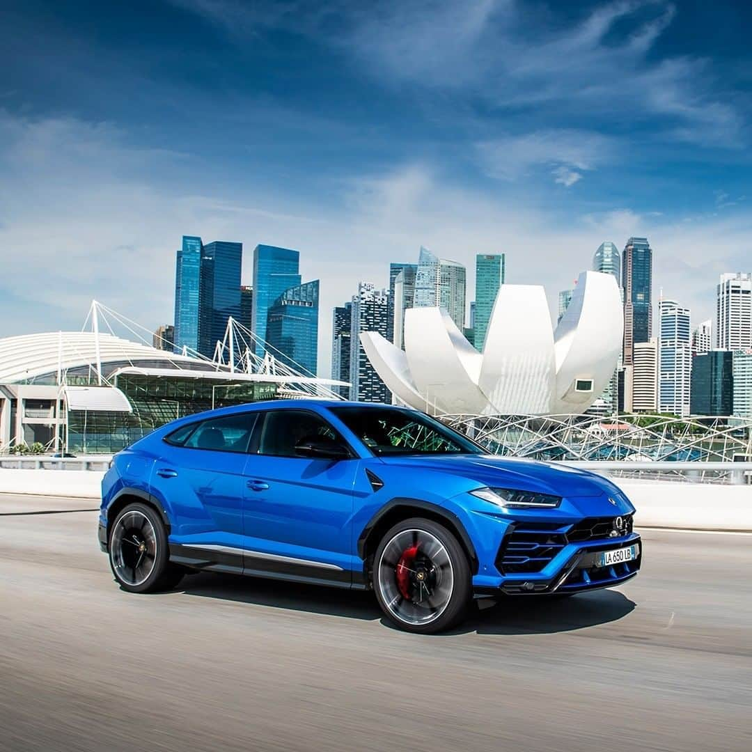 ランボルギーニさんのインスタグラム写真 - (ランボルギーニInstagram)「Beauty on wheels and perfection on the roads; some things have it all.  Unmistakably a Lamborghini, the Urus is a Super SUV that shines on all occasions and brings with it the luxury of a Super Sports Car. Which emoji would you use to describe this stunner?  #Lamborghini #Urus #SinceWeMadeItPossible」6月4日 1時00分 - lamborghini