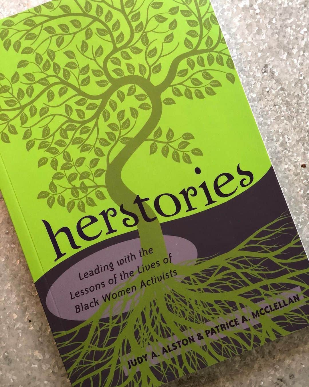 レイラニ・ビショップのインスタグラム：「herstories .. Leading with the Lessons of the Lives of Black Woman Activists by Judy A. Alston & Patrice A. McClellan .. Important history of our country that you won’t read about in school 🖤🖤🖤🖤 so much history untold..educating myself .. #amplifymelanatedvoices」