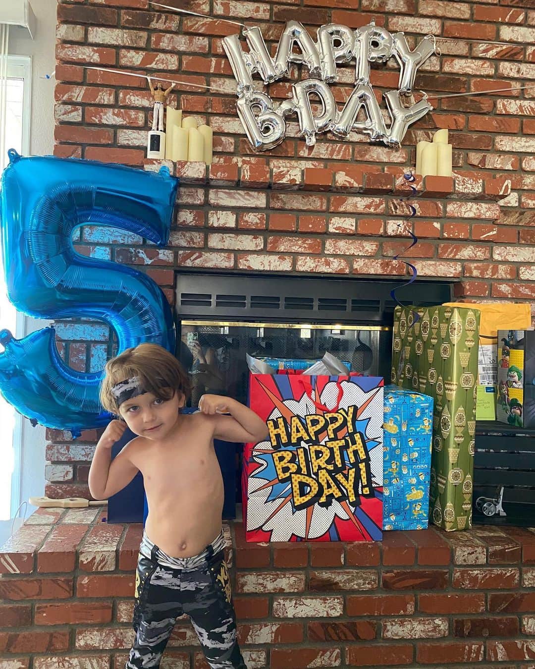 マット・ジャクソンのインスタグラム：「Being Zachary’s father is like watching myself grow-up. These five years have been the most rewarding years of my life. I pray he looks back fondly at his childhood and remembers the countless wrestling bouts between he and I on our oversized beanbag, the endless hot summer days of diving into my reaching arms in the swimming pool, and the laughter the family shared whenever he held court in the living room. Happy 5th Birthday, Zachary. I love you so much.」