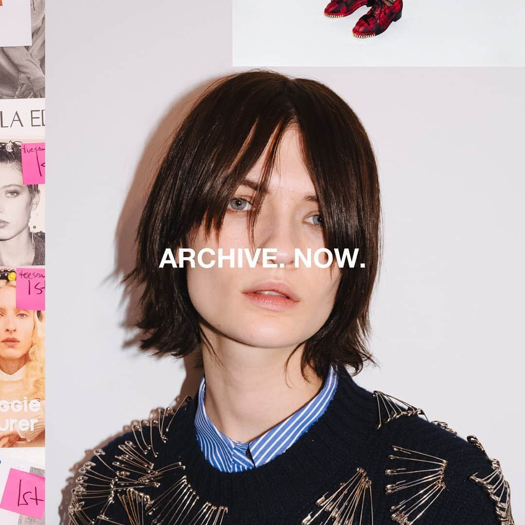 ヌメロ ヴェントゥーノさんのインスタグラム写真 - (ヌメロ ヴェントゥーノInstagram)「LARA, ARCHIVE. NOW.  #N21 #numeroventuno #alessandrodellacqua #N21FW20」6月4日 2時21分 - numeroventuno