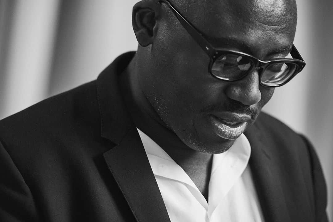 ピーター・リンドバーグさんのインスタグラム写真 - (ピーター・リンドバーグInstagram)「Edward Enninful on the importance of cultivating a anti-racist agenda . “This is an evolving conversation, and it requires evolving education. We have to keep educating ourselves and our neighbours, or the atrocities won’t stop. I do not condone the violence that is breaking out across America and other cities. I am not condoning the lootings. I support free speech, and the rights of people to protest, though I would caution that people make adequate safety arrangements in the light of the pandemic. I am convinced that we need to fight racism, to convert knowledge into anti-racism. And we need to do it together.  Fashion has a part to play in this. It occupies a unique place in the zeitgeist, and it has a singular ability to shift mindsets. I implore fashion brands, publications and retailers to employ more people from diverse backgrounds – I truly believe this is the only way to effect real change. We need black people ingrained within the infrastructure of the fashion industry, not just on the other side of the camera or appearing on an Instagram feed. People need a seat at the table.” . LINK IN BIO #EdwardEnninful #BlackLivesMatter - [Pictured: Edward Enninful, London, 2019]」6月4日 2時21分 - therealpeterlindbergh