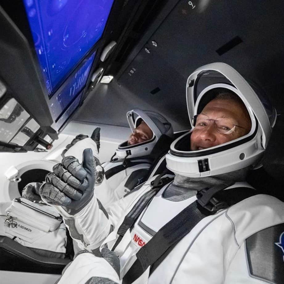 DJアシュバさんのインスタグラム写真 - (DJアシュバInstagram)「What an incredible day! Bob Behnken and Doug Hurley, Two True American Hero’s! #history Congrats to @spacex @nasa @iss @elonrmuskk @kennedyspacecenter @nasajohnson 🇺🇸」5月31日 6時36分 - ashba