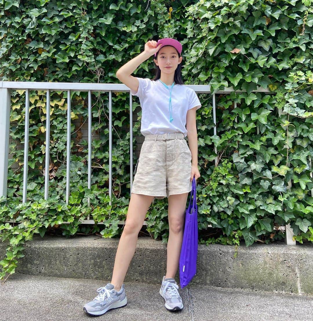 のインスタグラム：「久々に #メンズライク にしました✌🏽👦🏻 久々のショーパンで足がスースーした。笑 段々夏が近づいて来てるね〜今年は暑いぞ😵🥵 #isseymiyakepleatsplease #isseymiyakeme  #ralphlauren #newbalance992 #うめしふく」