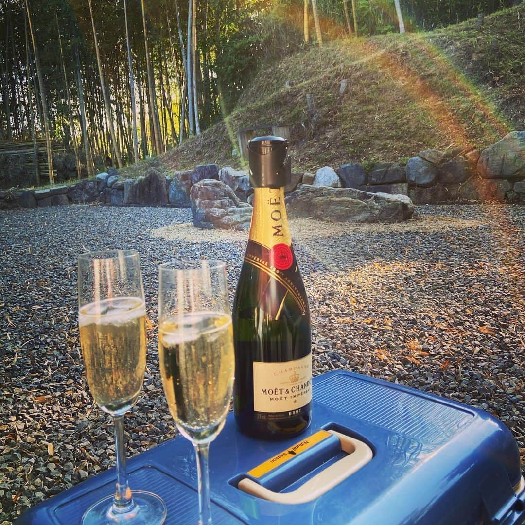 工藤村正さんのインスタグラム写真 - (工藤村正Instagram)「Sunbathing Champagne 😊」5月30日 22時27分 - muramasakudo