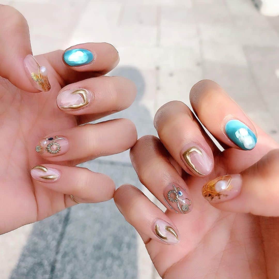鈴木まりなのインスタグラム：「New Nail   @list.nail 担当 盛さん 自粛期間から久しぶりのネイルは 珍しく短めシンプルにしてみた🧡   サンプルから選んだよ✌️ 夏っぽくて可愛いっ☺️💕 通い始めて5年以上経つ 安心のサロンです💅💗   List. 06-6253-0031 大阪府大阪市中央区南船場4-12-8 関西心斎橋ビル7Ｆ     #マリナネイル #ネイルデザイン #ネオンネイル  #大阪ネイルサロン #ネイルでマインドリセット  #list_nail #nail #naildesign #springnails #nailsofinstagram #nailitdaily #nailsmagazine」