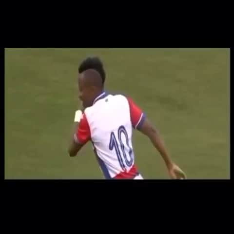 クリフォード・アボアガイのインスタグラム：「Que buenos recuerdos 🙏🏾🙌🏾⚽️❤️ @granadacf @canteranazari」