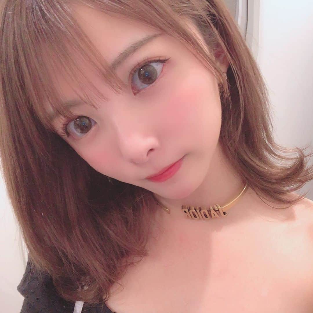 岡田栞奈のインスタグラム：「意外とあげてなかった写真 いっぱいあるや(笑) ちょっとずつ載せるね🤏 #自撮り」