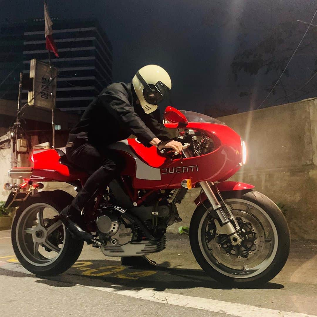 チ・チャンウクさんのインスタグラム写真 - (チ・チャンウクInstagram)「#ducati #mh900e」5月30日 23時05分 - jichangwook