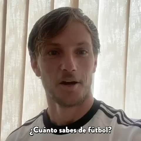 イヴァン・ラキティッチのインスタグラム：「“Participa conmigo y @LaLiga en el #DesafíoSling. Sigue a @sling_latino en Facebook, busca mi video y responde “sí” para participar ⚽😎🏆”」