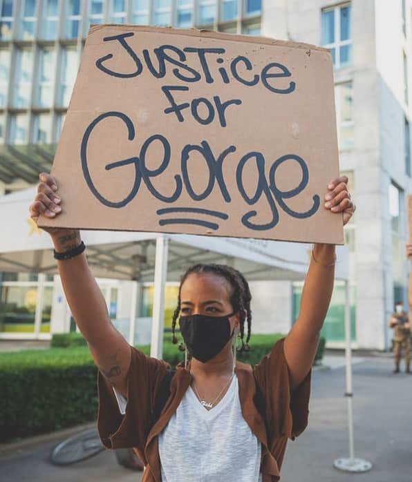 ニコール・ ポリッツィのインスタグラム：「RIP GEORGE FLOYD🙏🏽 This world is disgusting and this has got to stop - as a society we GOTTA band together to make some serious changes. Don’t ignore this, speak up & help make a change. Ill do my part and you do yours to make this world a better place.  @nessnitty  Colin launched a legal fund to help protestors w legal aid. Without protestors there wouldn’t be any pressure to bring justice to the murders https://www.knowyourrightscamp.com/lemmgal」