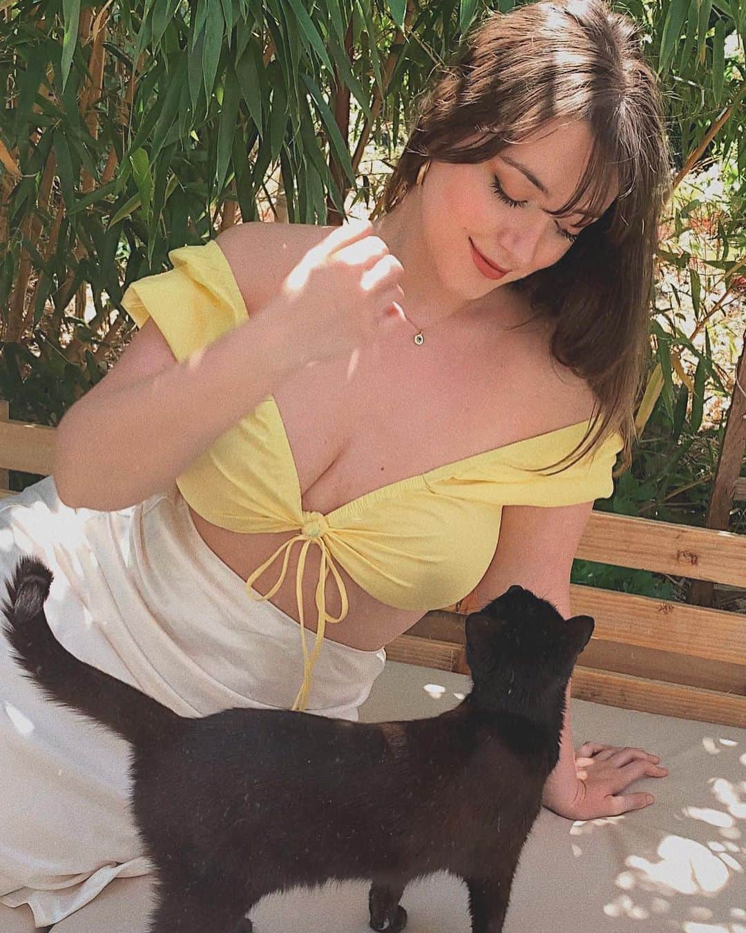 Rebecca Penfoldのインスタグラム：「Me and my lil lady 😻  Top and skirt [gifted] - @fashionnovacurve」