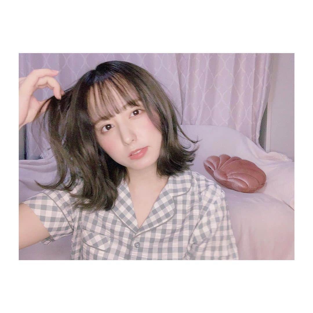 前田美里のインスタグラム：「お家ノスタルジック。 (パジャマ) . #おうち時間 #stayhome #ノスタルジック #パジャマ #GU #guパジャマ #女子力 #今日の服 #film #film_jp #photo #ファインダー越しの私の世界 #写真好きな人と繋がりたい #ヲタク #乃木坂46 #欅坂46 #日向坂46 #japanesegirl #follow #followme」