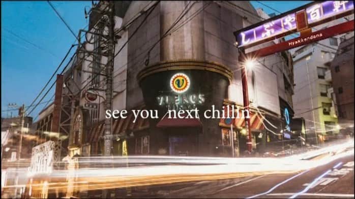のインスタグラム：「＊﻿ ﻿ ONLINE FES #thanks_VUENOS﻿ “chillin ONLINE LIVE”﻿ ﻿ YouTube LIVEでの配信をご覧頂いた皆さま、本当にありがとうございました。﻿ chillinはこれからもまだまだ続きますが、﻿ ここ渋谷VUENOSでのchillinは今夜がラストでした。﻿ ﻿ ここVUENOSで生まれたchillinが、ここまでやってこられたのはアーティストのみなさん、そしてSTAFFのみなさん、そしてchillinを愛してくださるお客さま、みんなでchillin familyのおかげです。﻿ ﻿ 矛先を向けようのない悔しさ、寂しさはあるけれど、VUENOS,Glad,LoungeNEOがライブハウス、クラブとして音楽を支え、発信し続けてくれたことは、本当に大きな大きな功績だと思います。﻿ ﻿ 僕らは、この想いを絶やすことなく繋いでいくしかないから。。。﻿ ﻿ 健康で、絶対また笑顔で再会を約束しましょう。そしてこれからも﻿ 一緒に音楽を楽しんでいきましょう！🌞🌴🌺﻿ ﻿ ありがとうございました！﻿ see you next chillin！！！🎸🎤🌴🏄﻿ ﻿ KYOHEY﻿ ﻿ #ブエチリ #thanks_VUENOS #chillin #VUENOS #Shibuya #TOKYO #UEBO #KAIKI #KENNY #SPiCYSOL #sankara #BlueVintage #SHiON #FUKI #FREAK #Leola #MIRAI #KYOHEY」