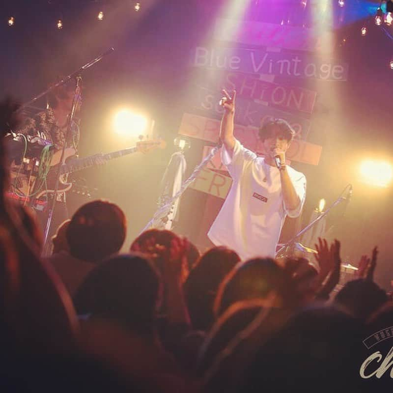 KENNY（吉原健司）さんのインスタグラム写真 - (KENNY（吉原健司）Instagram)「Stay Chill🤙🏾 Thank you @vuenos_tyo  Thank You @chillin_music  思い出をありがとう！ . 2枚目は第一回目のChillinの時の📸😂 #vuenos #chillin」5月31日 0時33分 - kenny_yoshihara