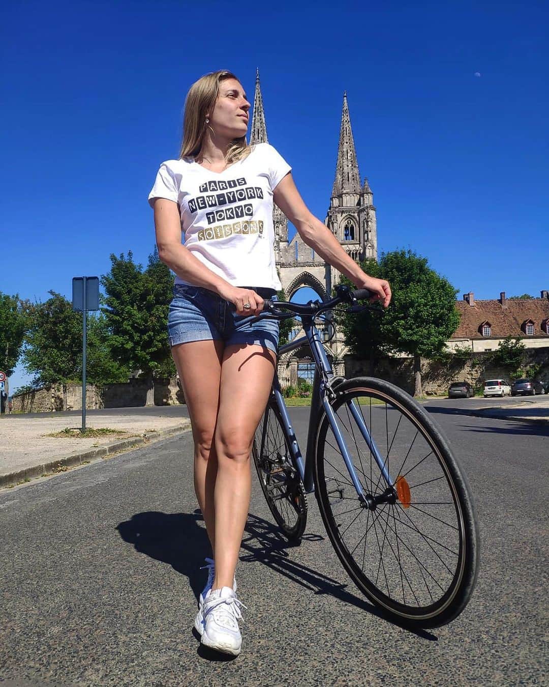 マリー・ギャヨのインスタグラム：「Roots #Soissons #Biking #Home #BlueSky #Off #Serenity」
