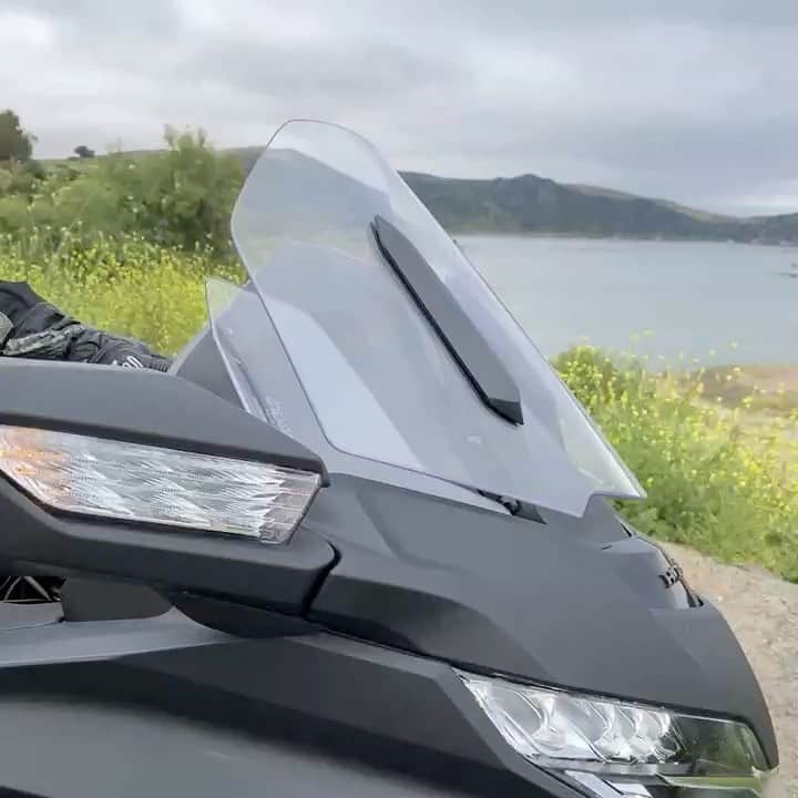 のインスタグラム：「The 2020 Honda Gold Wing electric windshield adjusts up or down with the push of a button. What's your favorite feature on a Gold Wing? #goldwing」