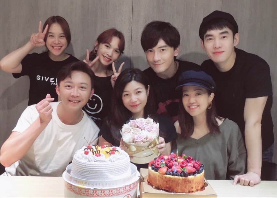レイニー・ヤンのインスタグラム：「我的寶貝，生日快樂🎂近期妳可以待在台北這麼長的時間，真的很難得 ！我非常珍惜能夠常常看見妳的日子🥺 感覺好像好幾年沒有替妳過生日了（畢竟妳時常不在台北🙁）能夠一起聚聚為妳慶生，真的很開心！希望妳永遠都充滿笑容、沒有煩惱、幸福快樂又健康❤️ Luv u so much！  #從2006年認識到現在 #一轉眼14年了 #從少女到人妻 #一起成長經歷許多事情 #朋友一生一起走」